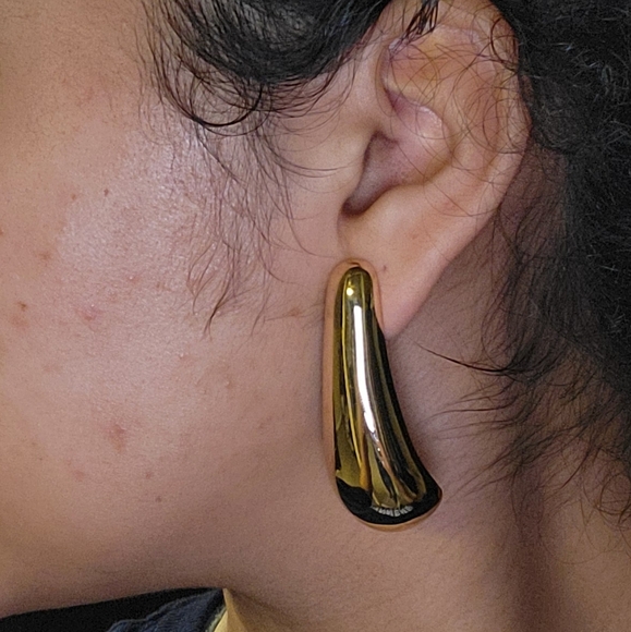 New without tags gold drop earrings - Picture 1 of 5